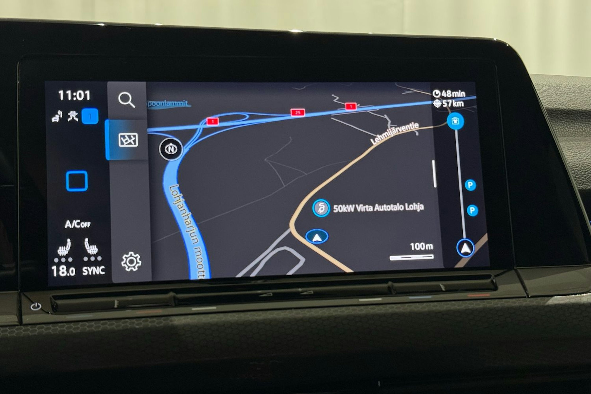 musta Volkswagen Golf 2021 kuva 19.