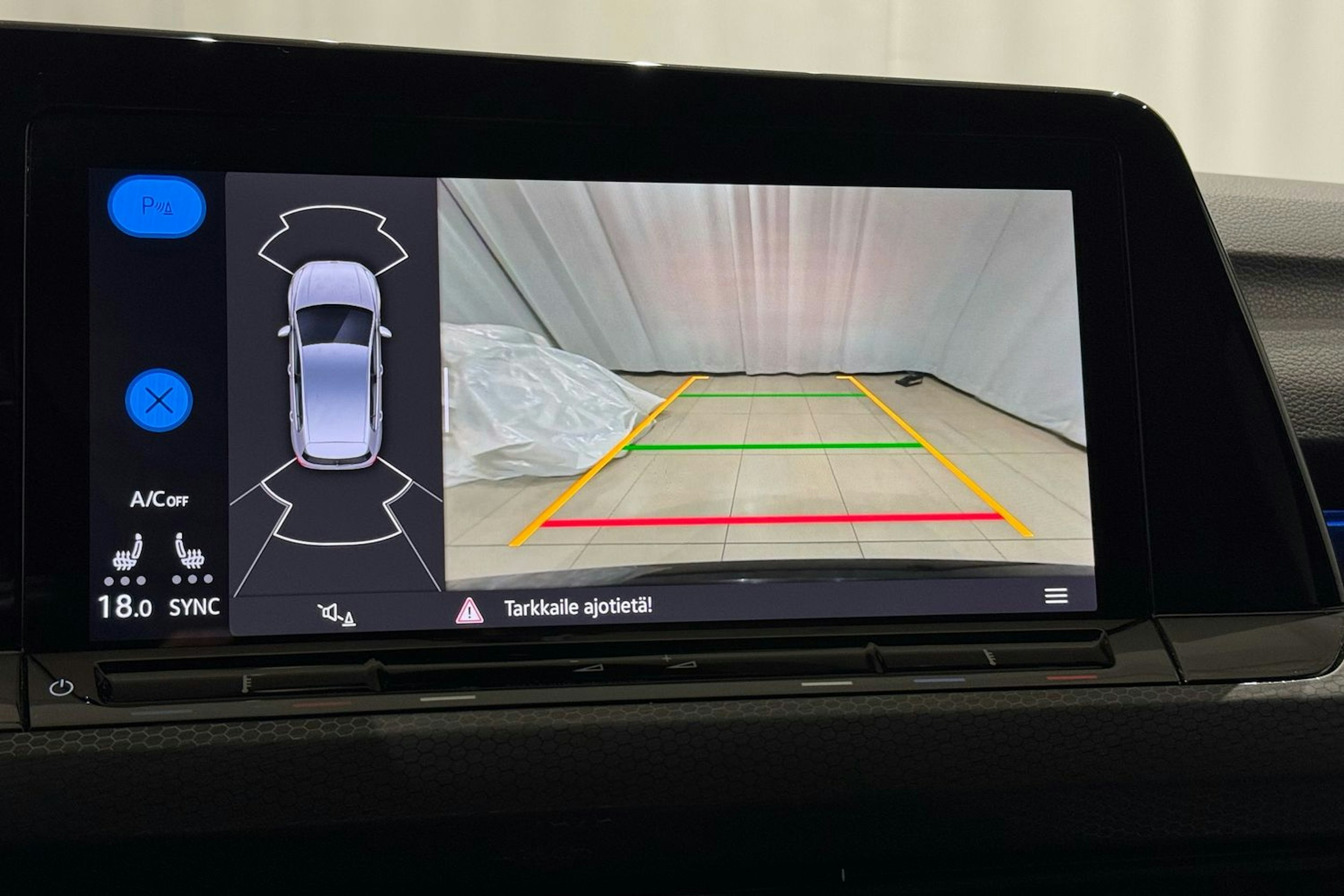 musta Volkswagen Golf 2021 kuva 20.