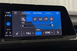 musta Volkswagen Golf 2021 kuva 21.