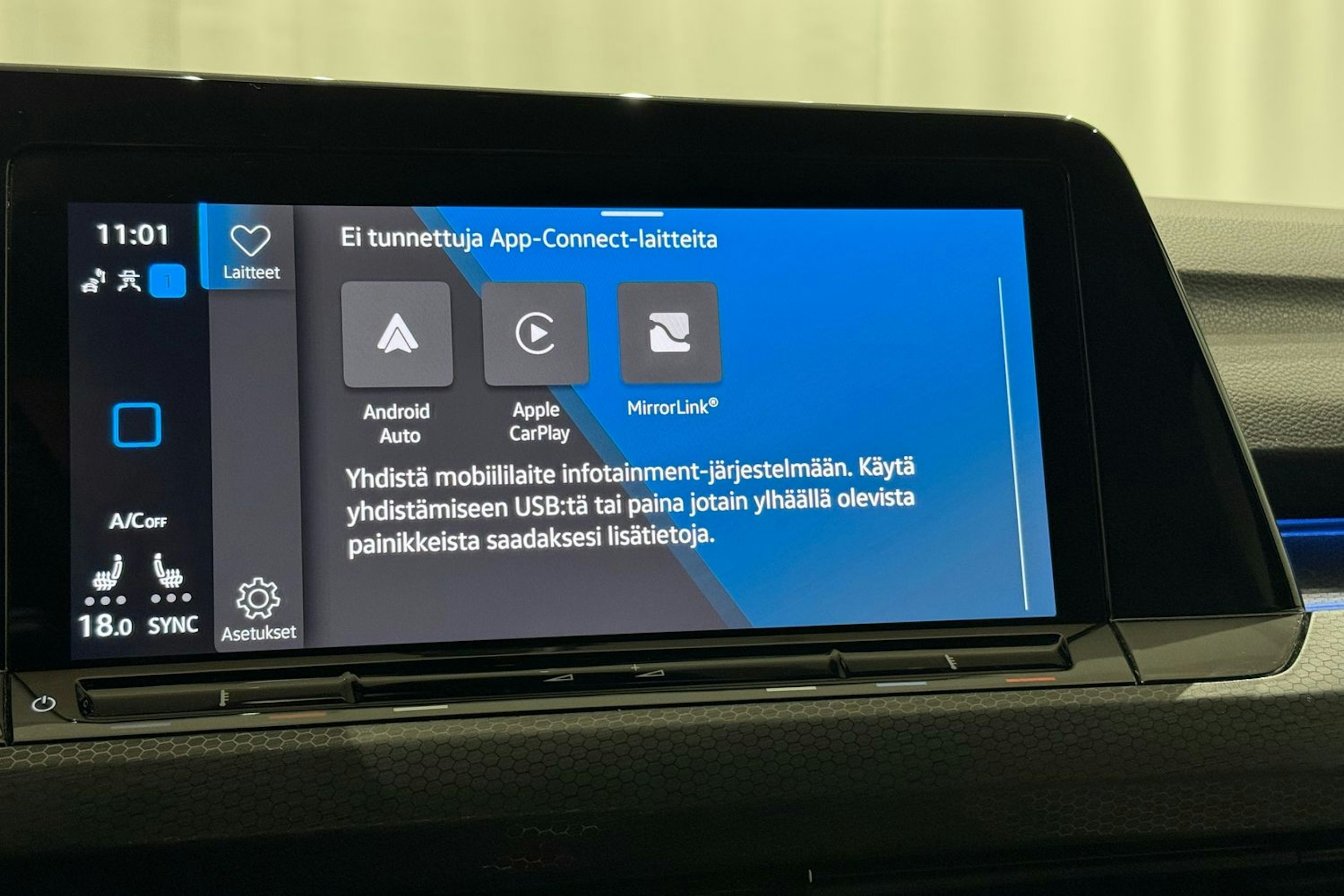 musta Volkswagen Golf 2021 kuva 22.