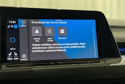 musta Volkswagen Golf 2021 kuva 22.