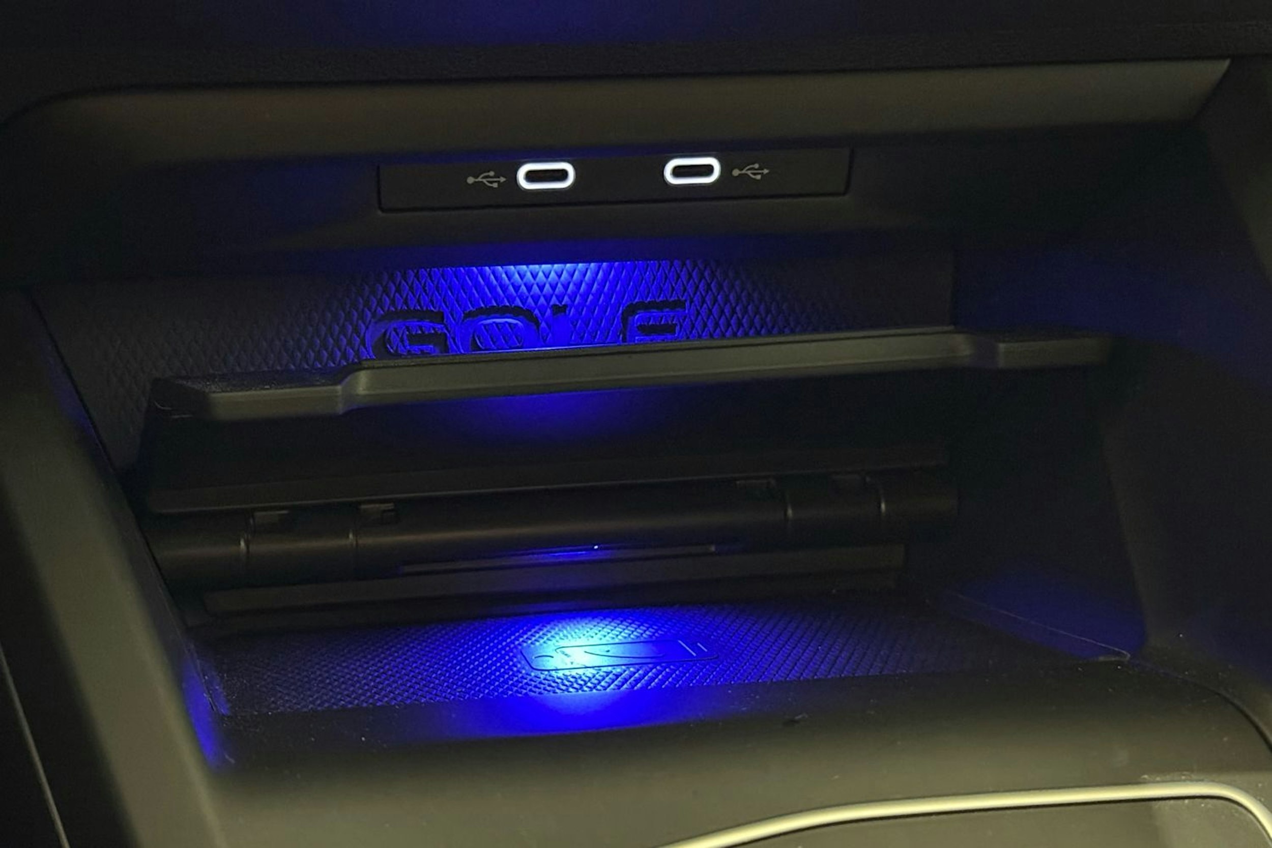 musta Volkswagen Golf 2021 kuva 27.