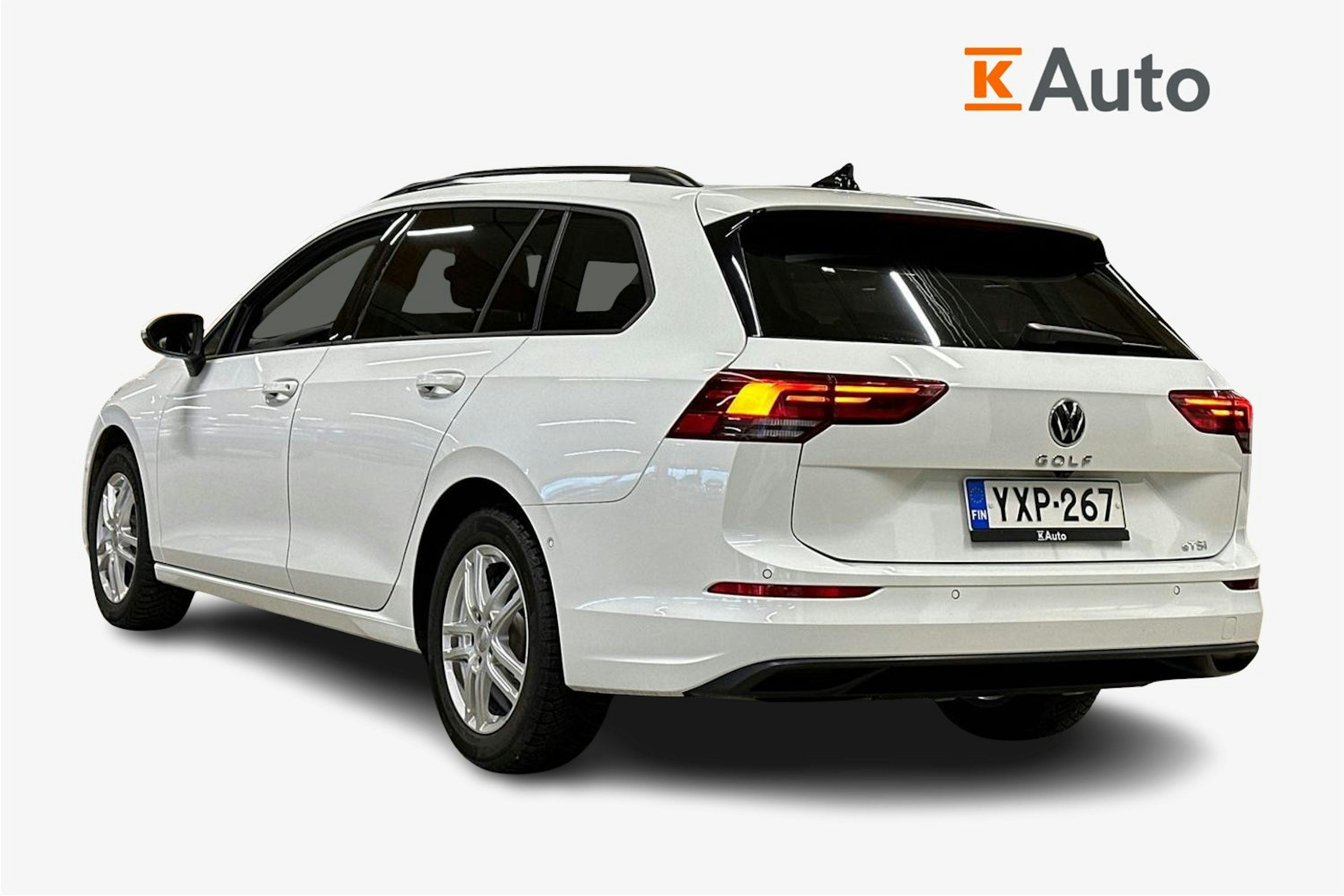 valkoinen Volkswagen Golf 2021 kuva 2.