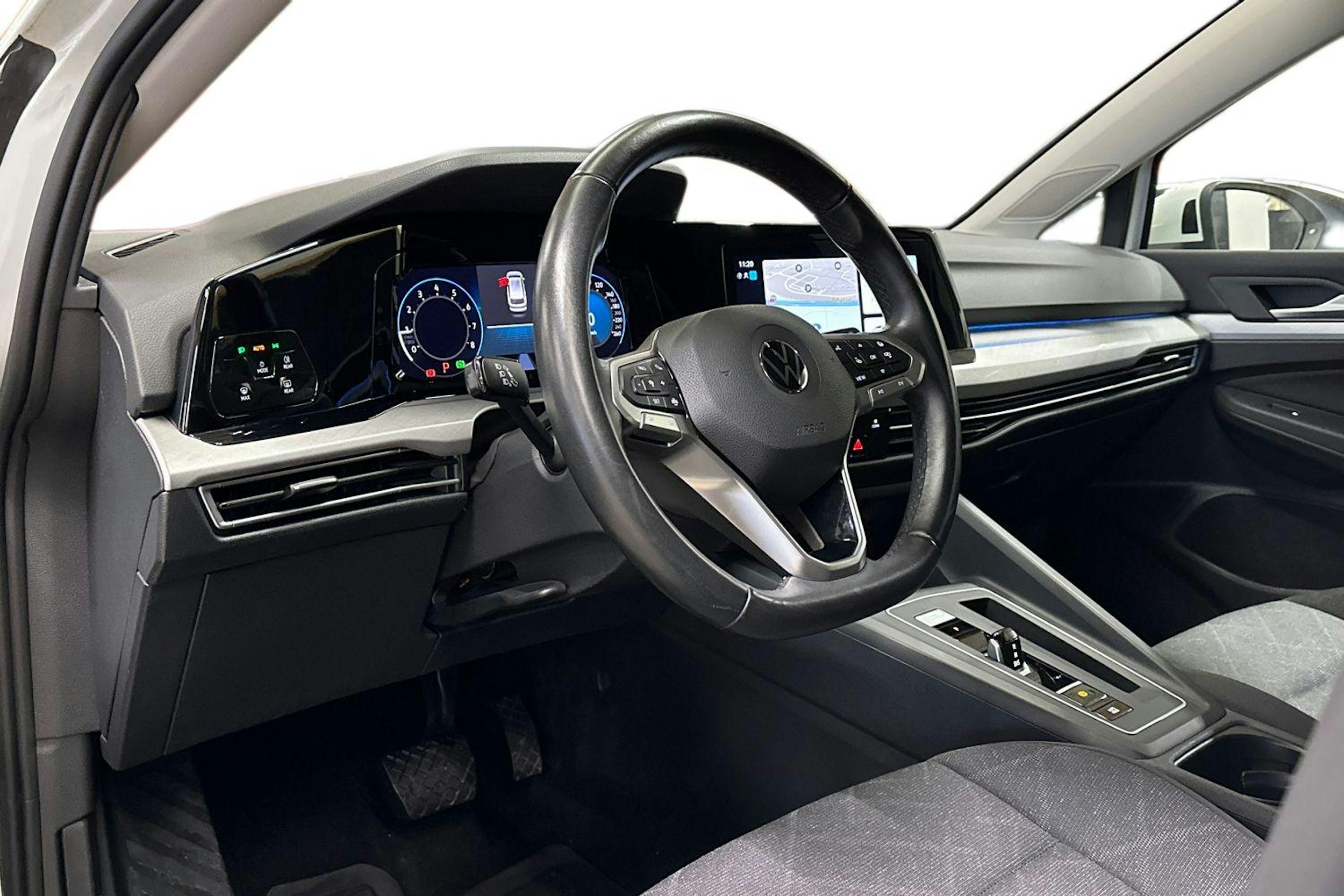 valkoinen Volkswagen Golf 2021 kuva 7.