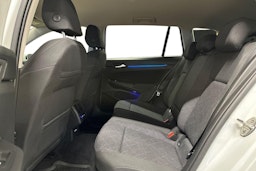 valkoinen Volkswagen Golf 2021 kuva 10.