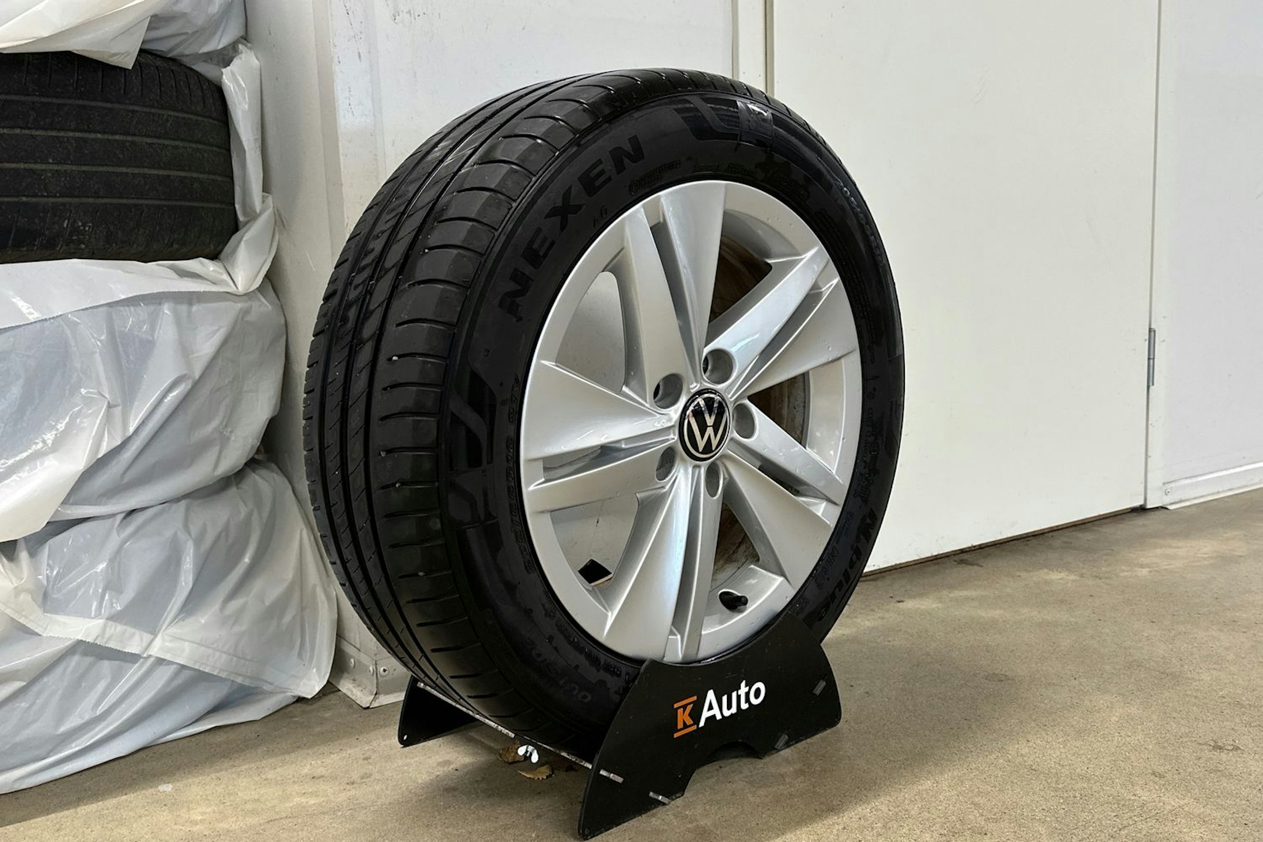 valkoinen Volkswagen Golf 2021 kuva 13.