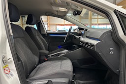 valkoinen Volkswagen Golf 2021 kuva 14.