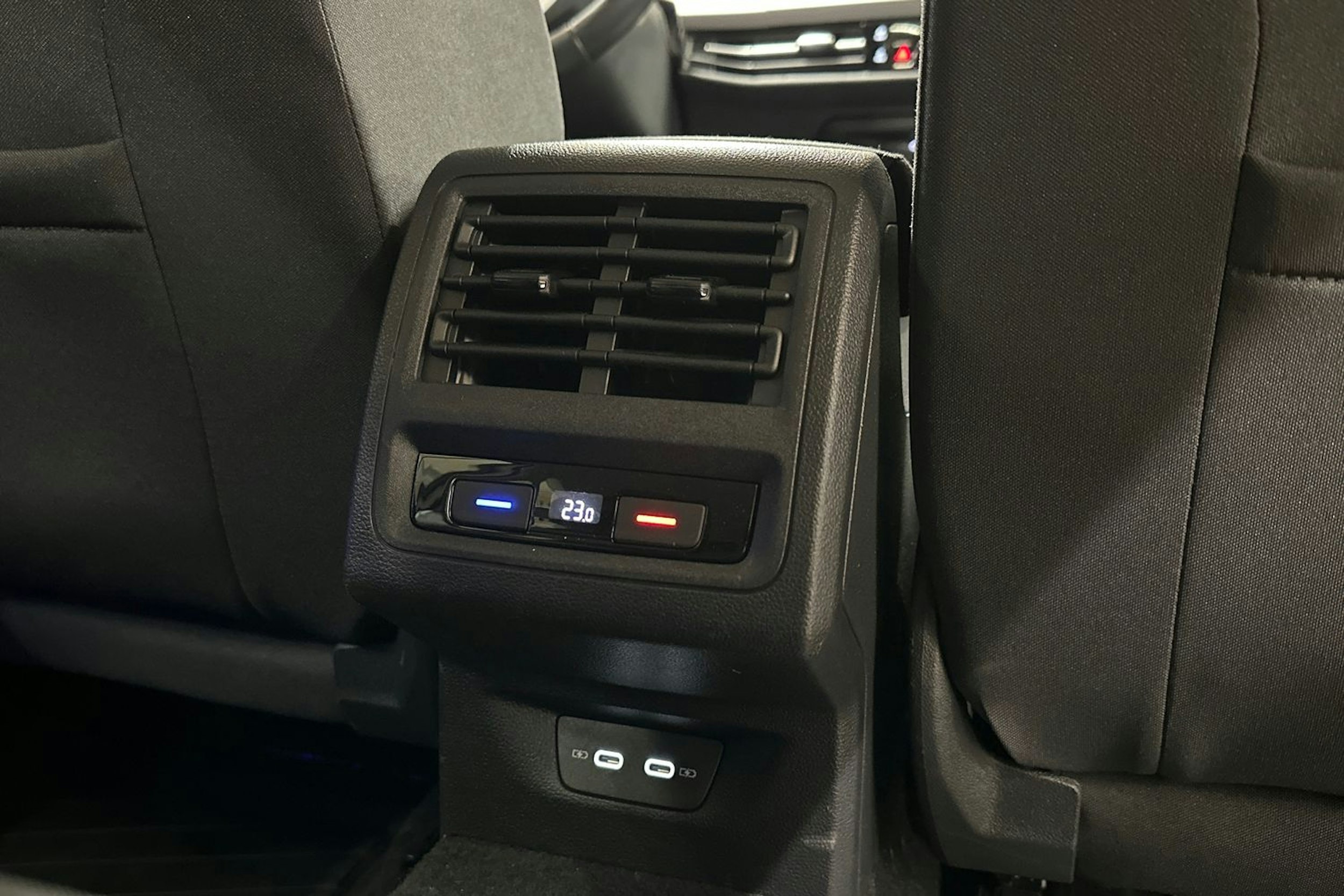 valkoinen Volkswagen Golf 2021 kuva 15.