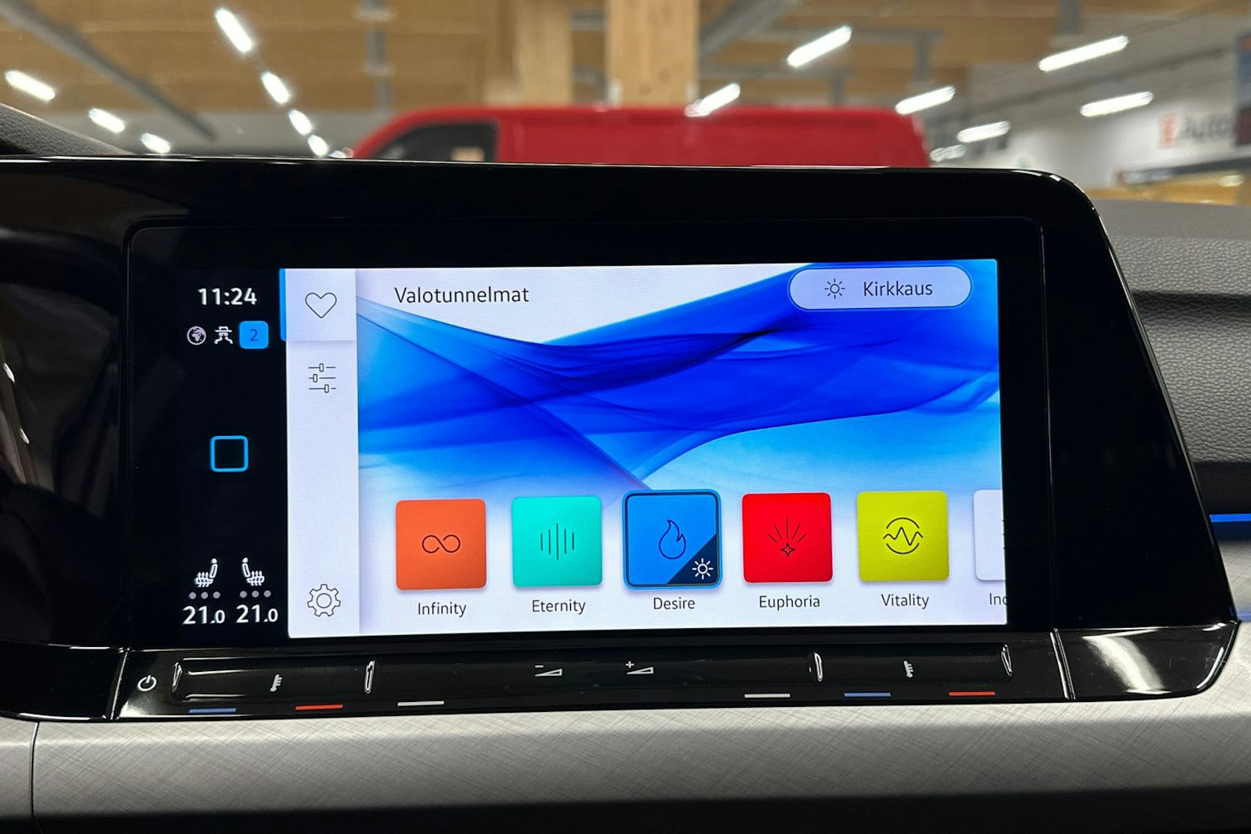 valkoinen Volkswagen Golf 2021 kuva 18.