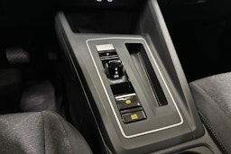 valkoinen Volkswagen Golf 2021 kuva 21.