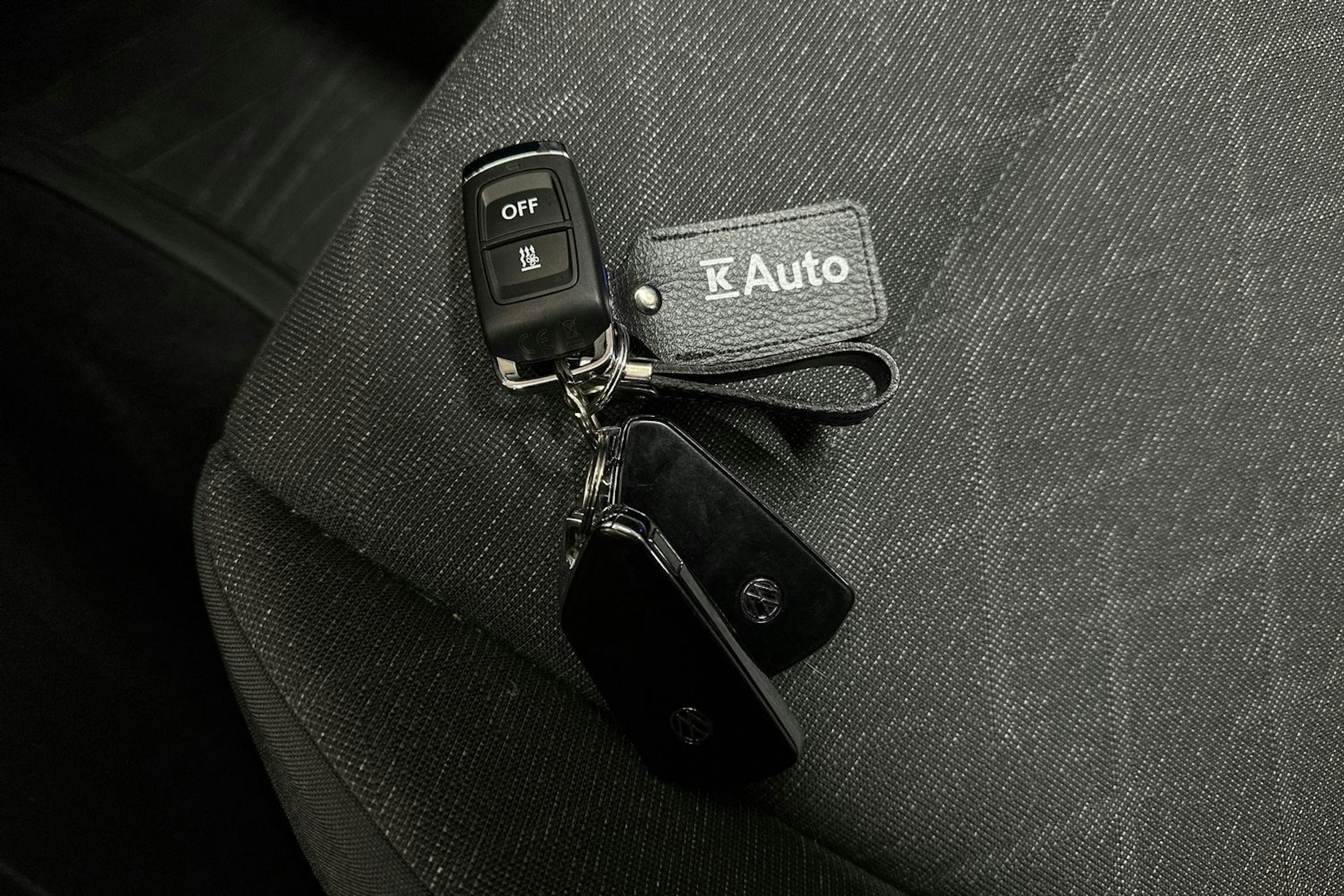 valkoinen Volkswagen Golf 2021 kuva 22.