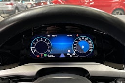 valkoinen Volkswagen Golf 2021 kuva 23.