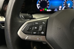 valkoinen Volkswagen Golf 2021 kuva 24.