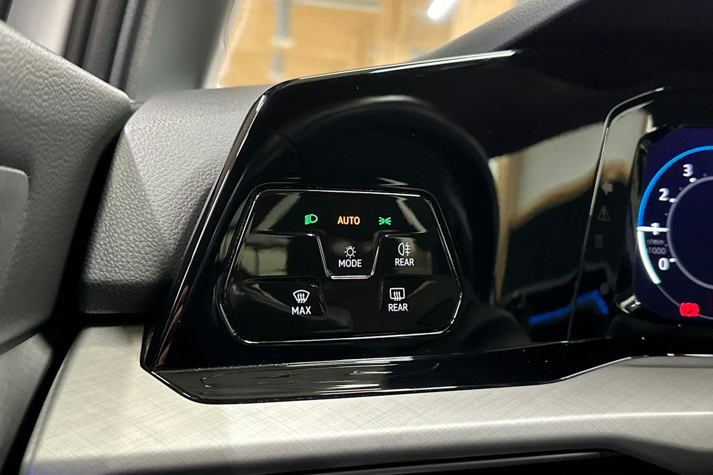 valkoinen Volkswagen Golf 2021 kuva 26.