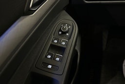 valkoinen Volkswagen Golf 2021 kuva 27.