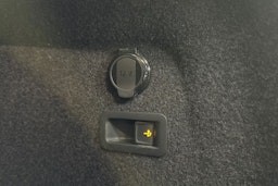 valkoinen Volkswagen Golf 2021 kuva 29.