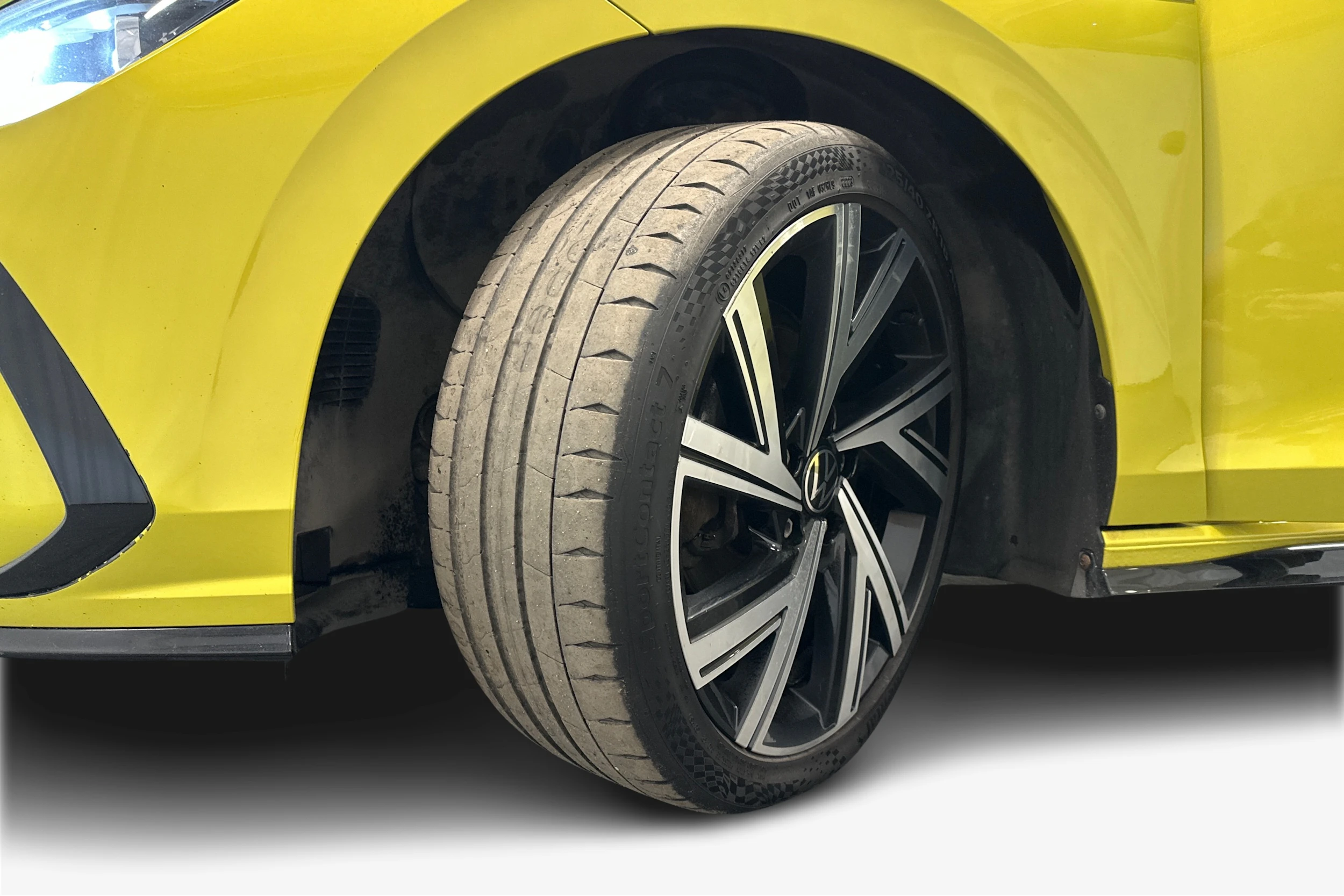 keltainen Volkswagen Golf 2021 kuva 9.