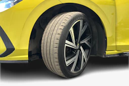 keltainen Volkswagen Golf 2021 kuva 9.