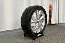keltainen Volkswagen Golf 2021 kuva 10.