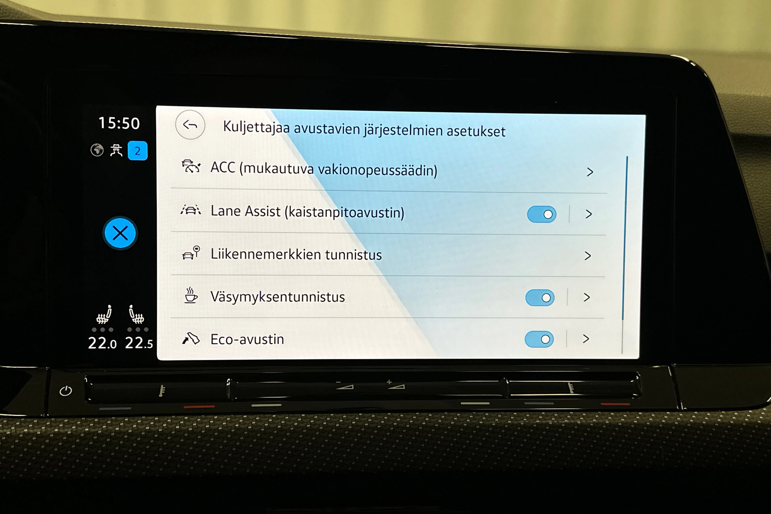keltainen Volkswagen Golf 2021 kuva 27.