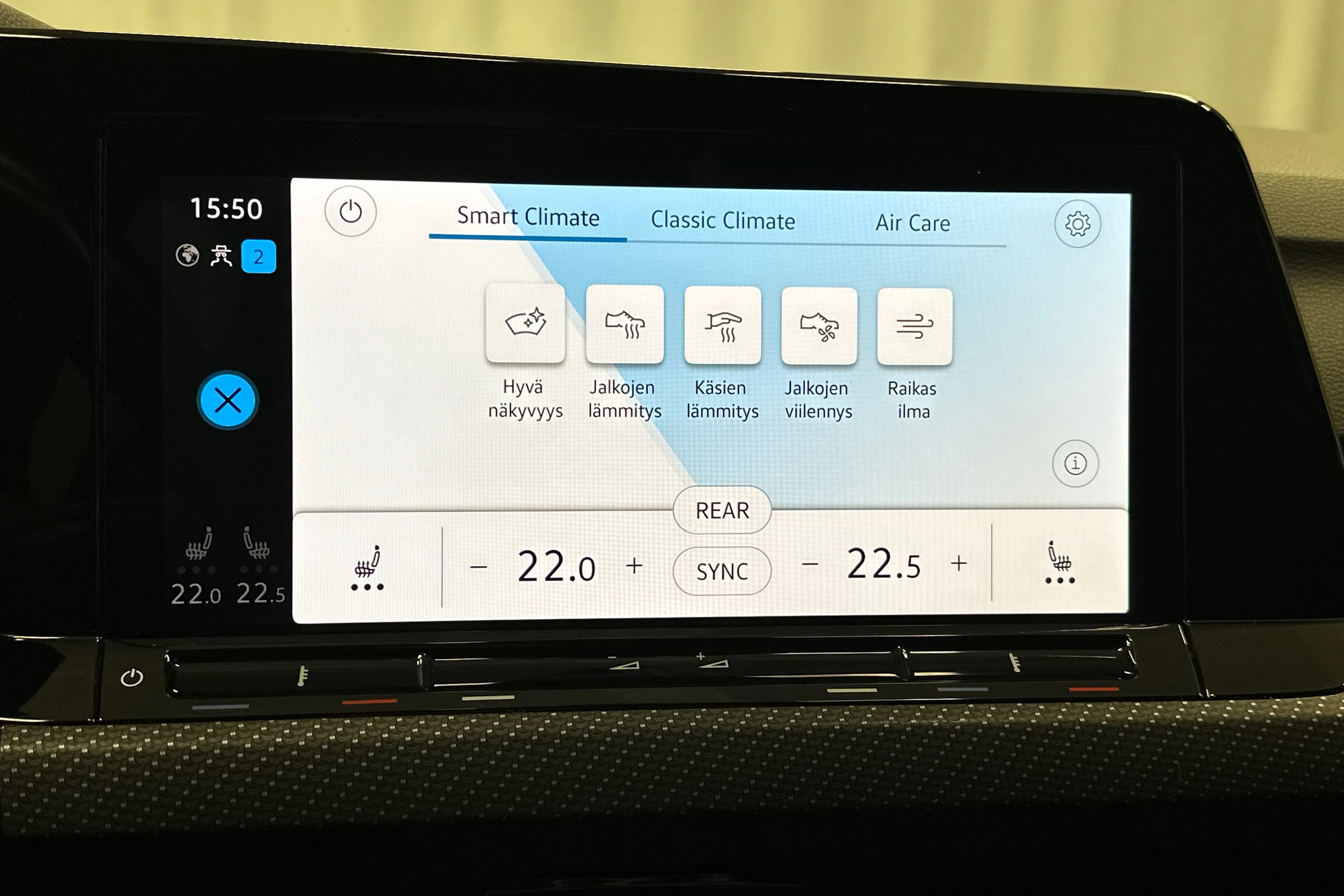 keltainen Volkswagen Golf 2021 kuva 28.