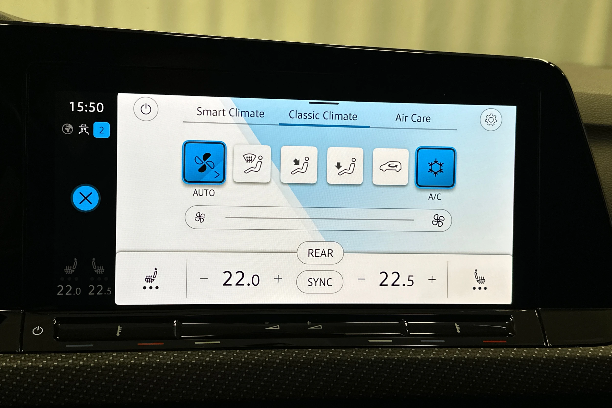 keltainen Volkswagen Golf 2021 kuva 29.