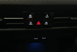 keltainen Volkswagen Golf 2021 kuva 32.
