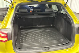 keltainen Volkswagen Golf 2021 kuva 35.