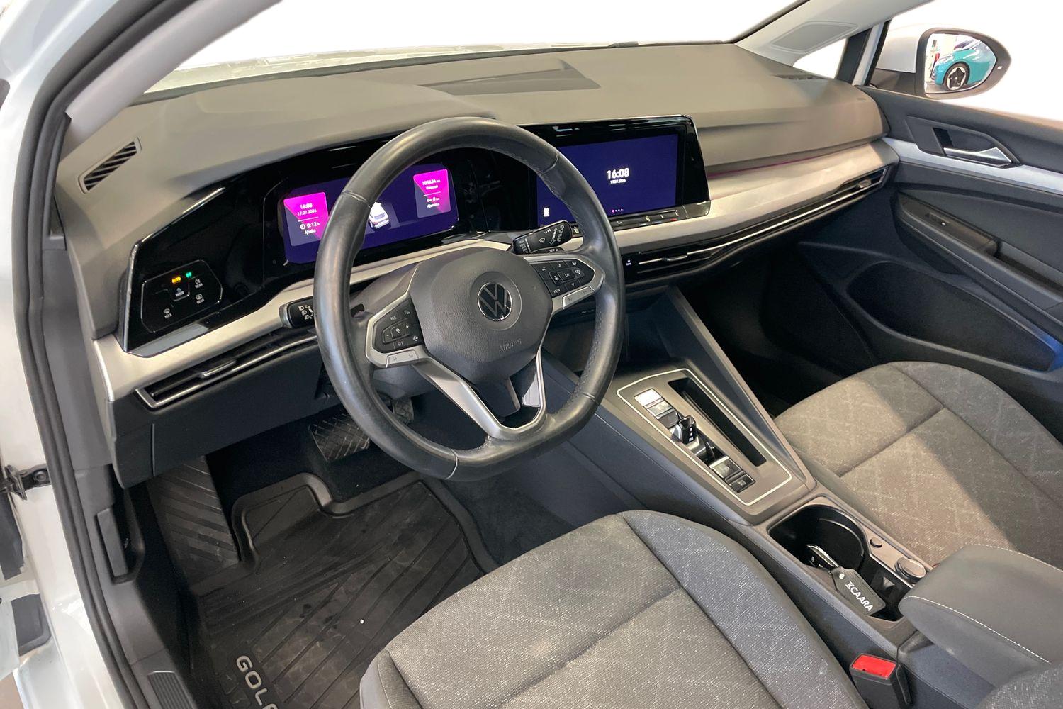 Volkswagen Golf 2021, photo 6/26