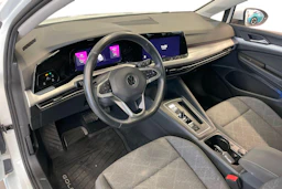 valkoinen Volkswagen Golf 2021 kuva 6.
