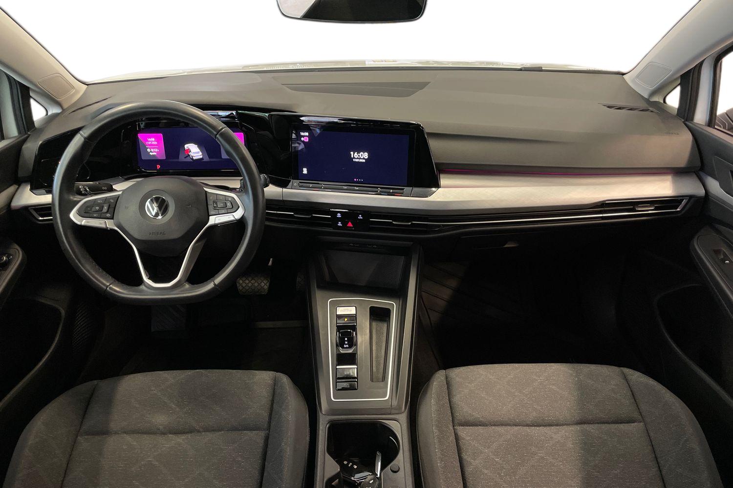 Volkswagen Golf 2021, photo 7/26