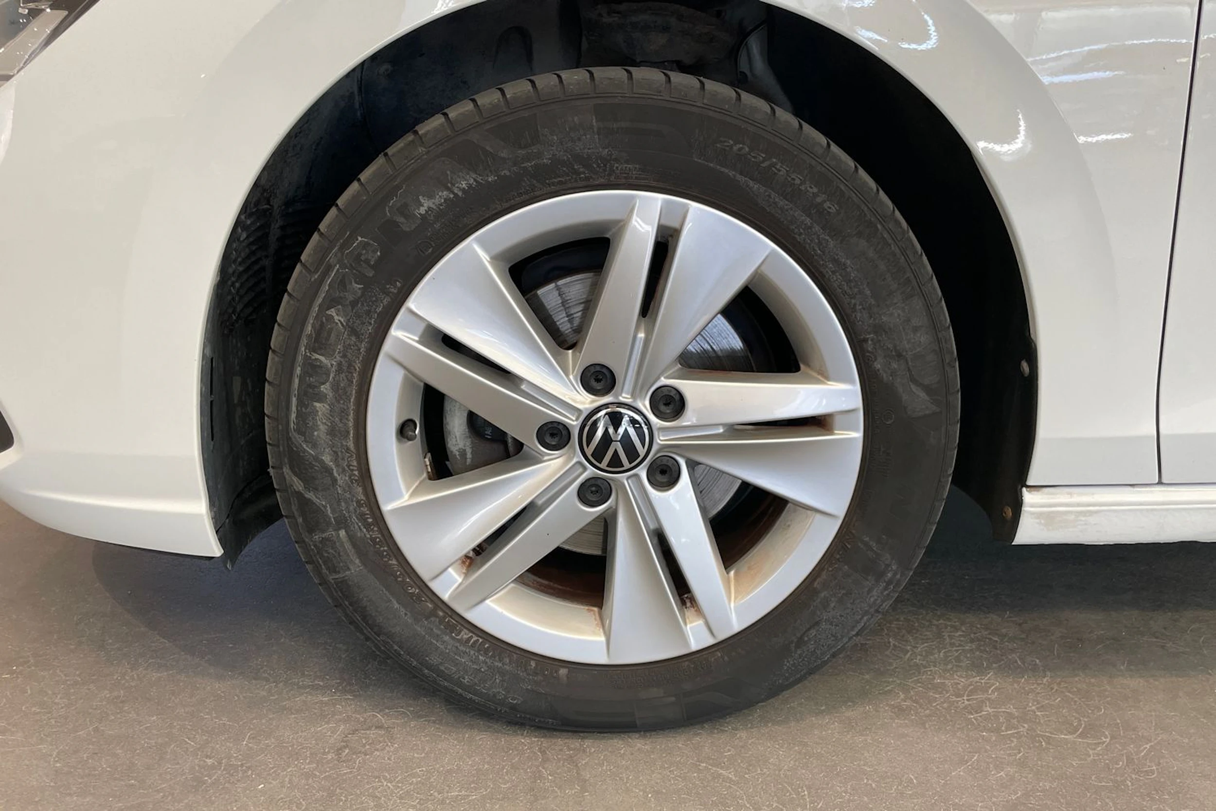 valkoinen Volkswagen Golf 2021 kuva 10.
