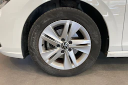 valkoinen Volkswagen Golf 2021 kuva 10.
