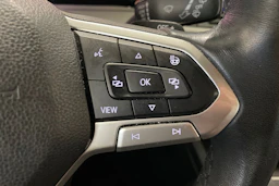 valkoinen Volkswagen Golf 2021 kuva 12.