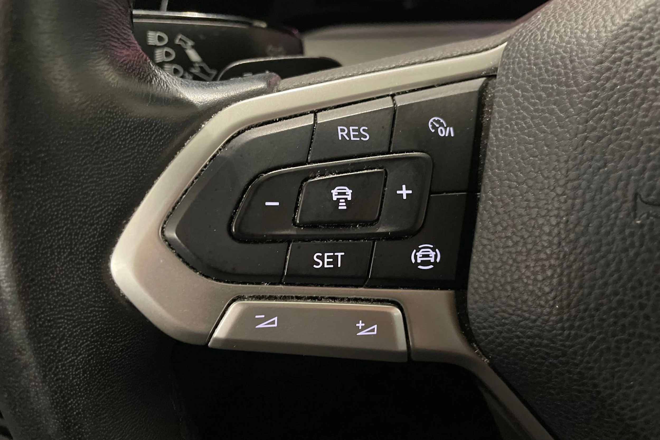 valkoinen Volkswagen Golf 2021 kuva 13.