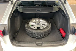 valkoinen Volkswagen Golf 2021 kuva 25.