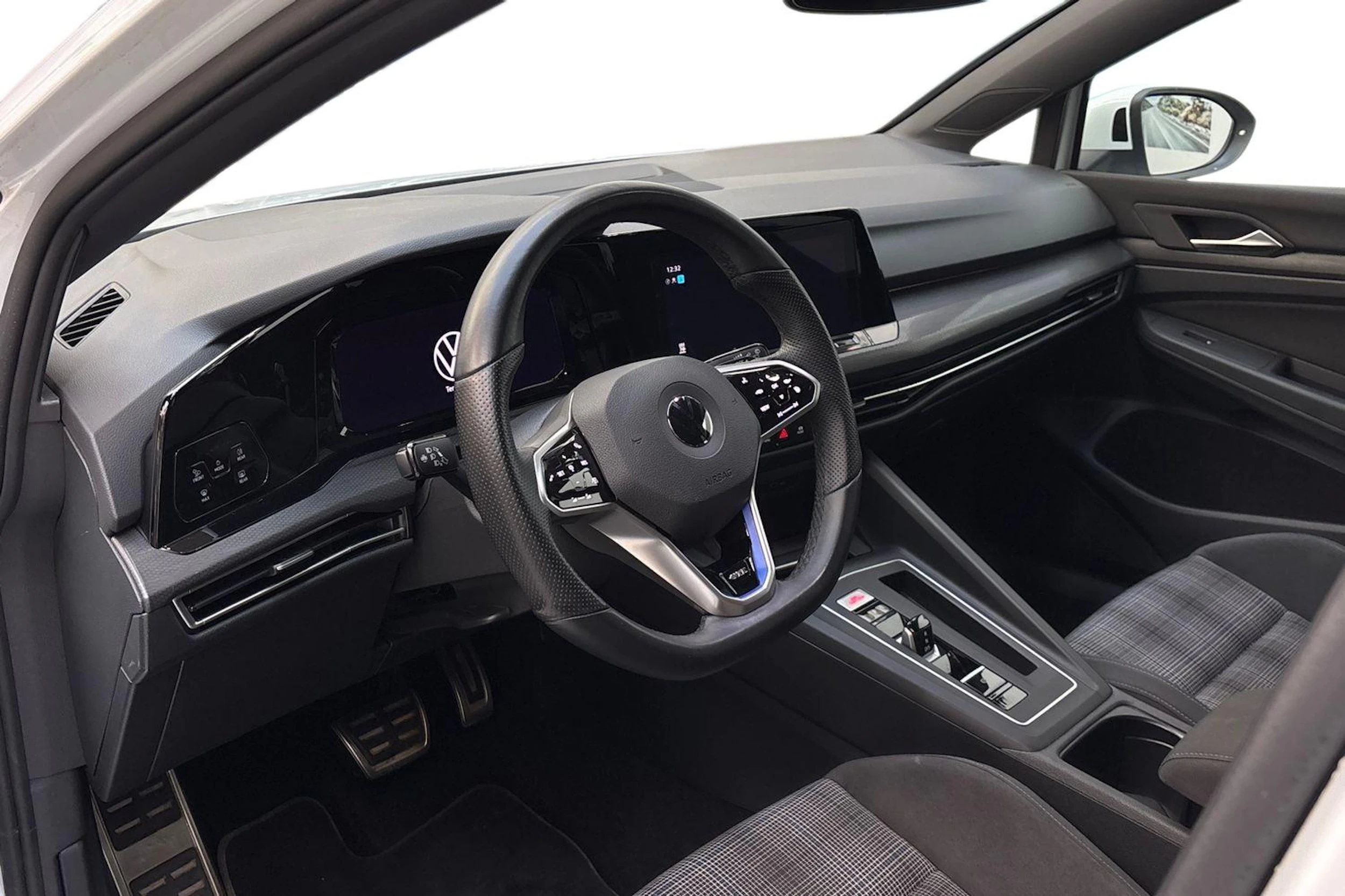 valkoinen Volkswagen Golf 2021 kuva 6.