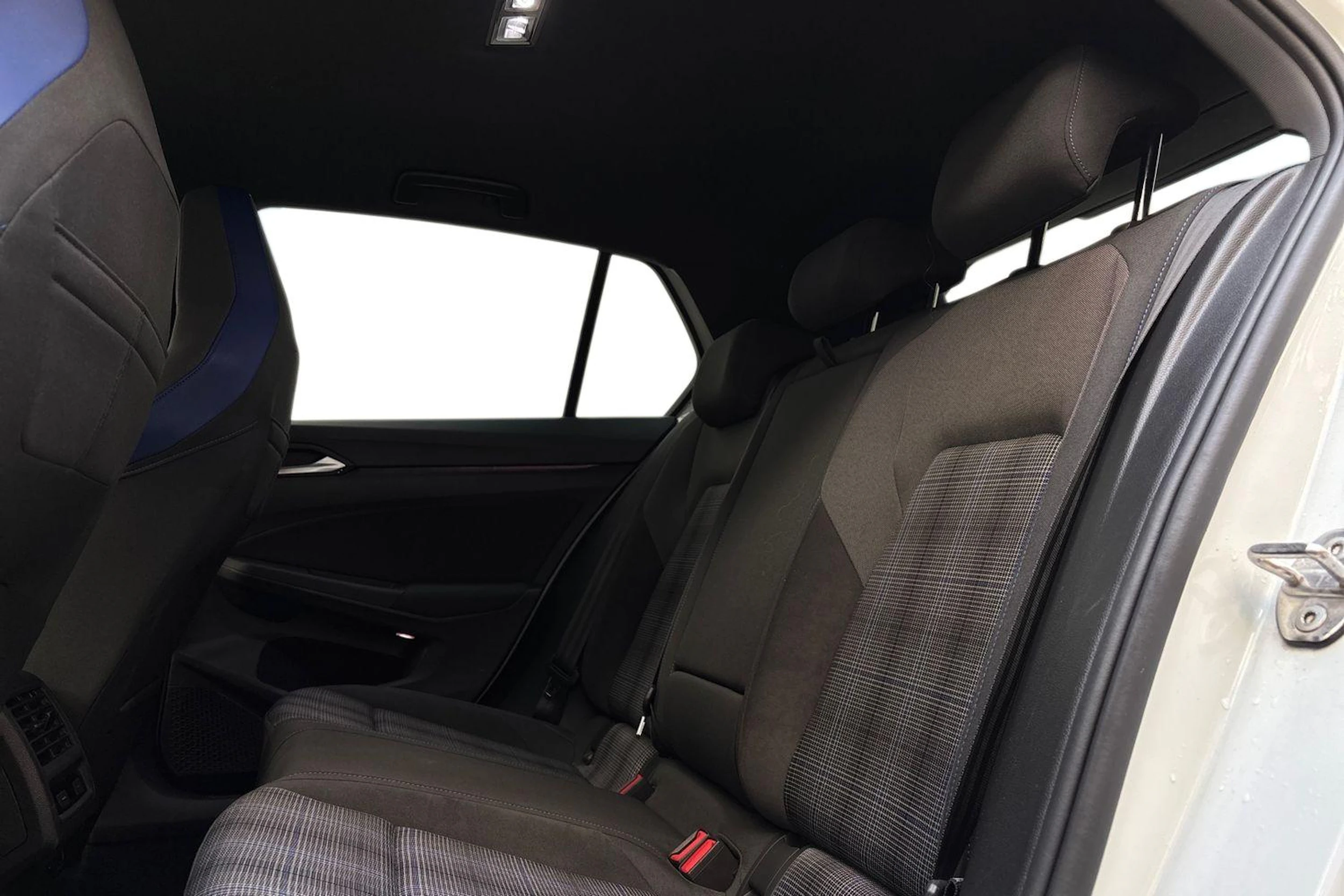 valkoinen Volkswagen Golf 2021 kuva 8.