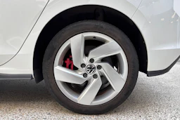 valkoinen Volkswagen Golf 2021 kuva 10.