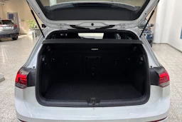 valkoinen Volkswagen Golf 2021 kuva 11.
