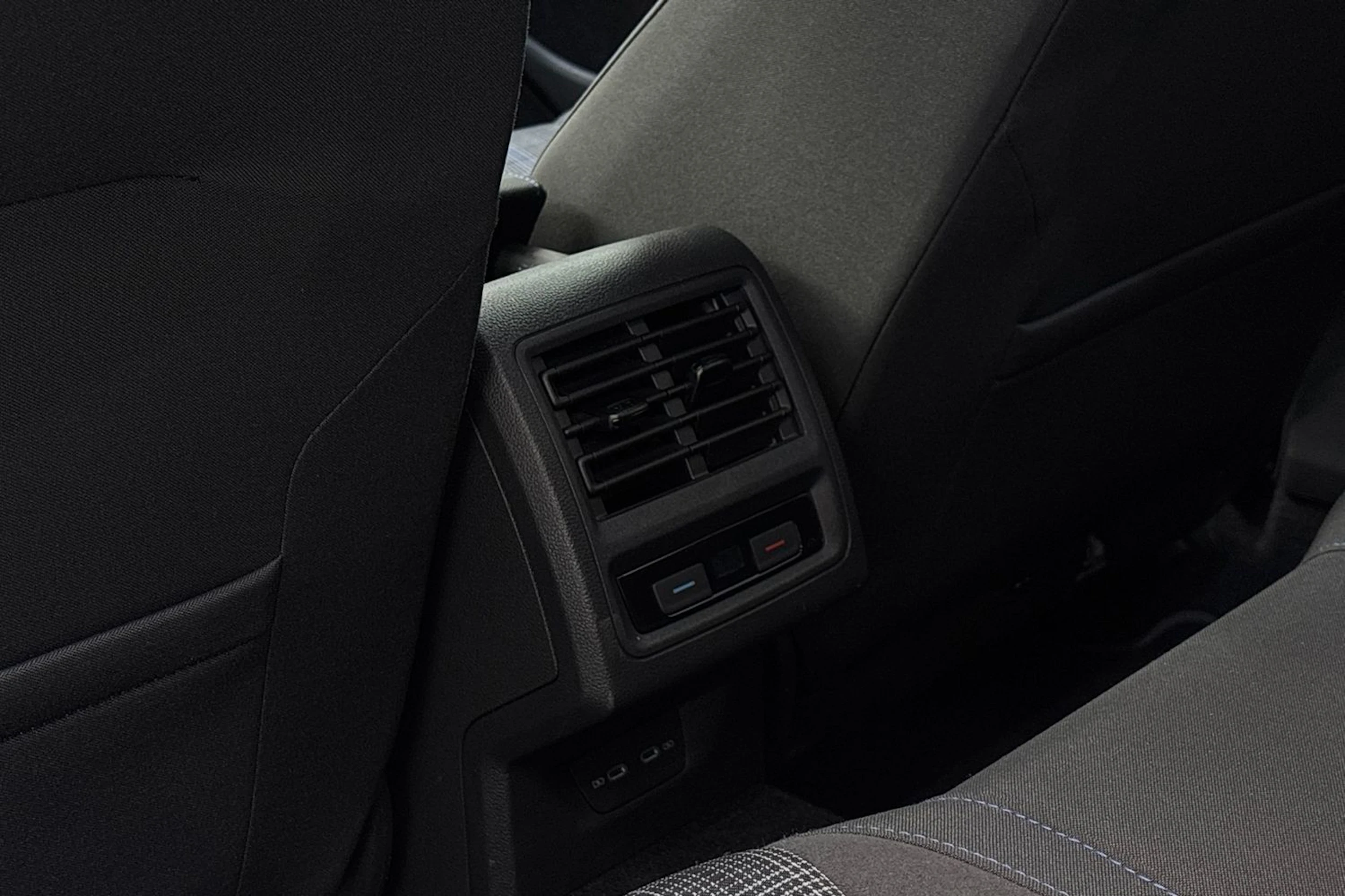valkoinen Volkswagen Golf 2021 kuva 12.