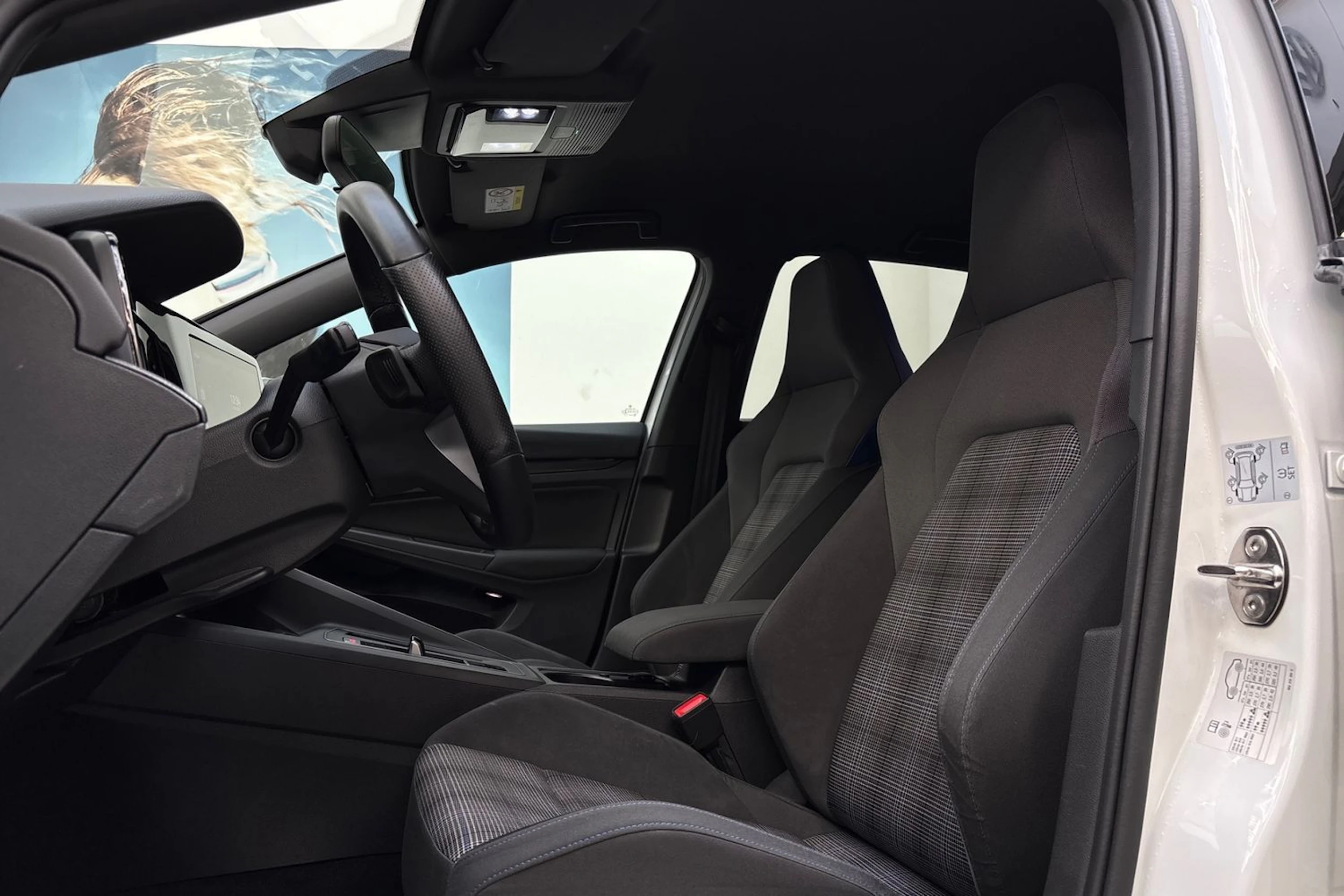 valkoinen Volkswagen Golf 2021 kuva 13.