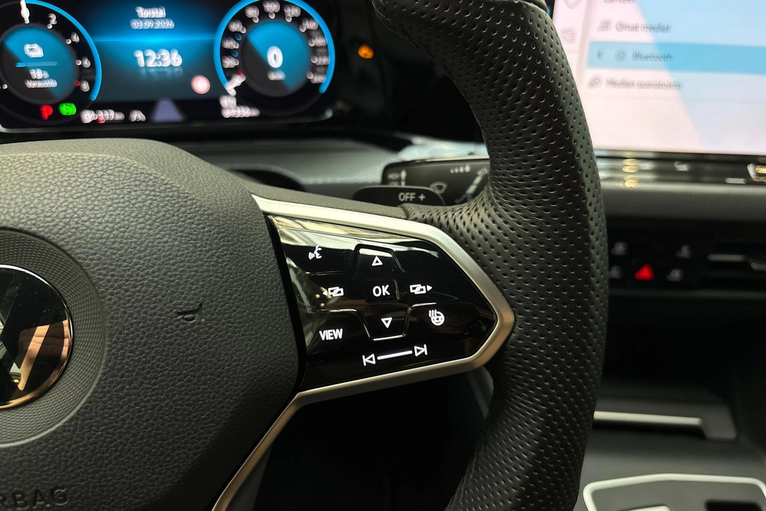 valkoinen Volkswagen Golf 2021 kuva 16.