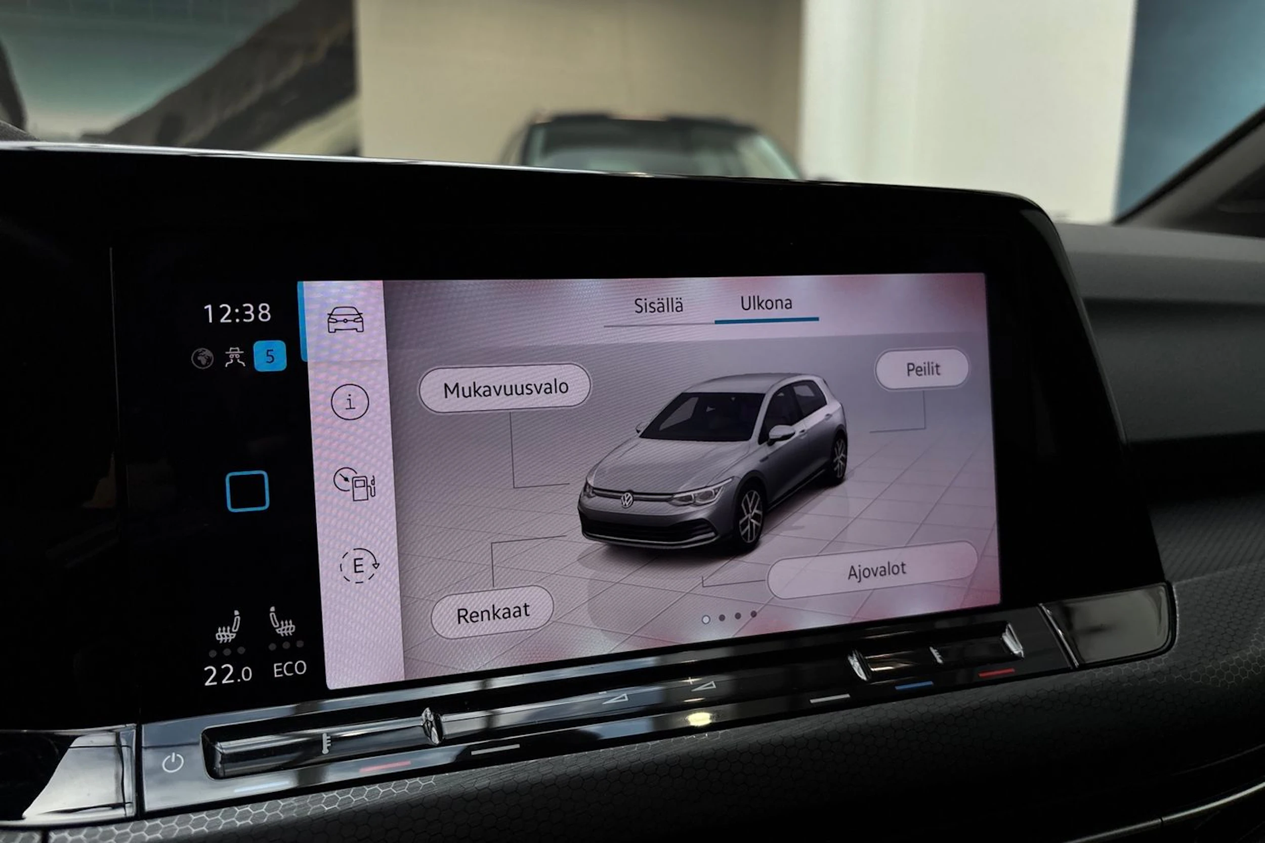 valkoinen Volkswagen Golf 2021 kuva 21.
