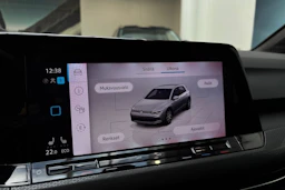 valkoinen Volkswagen Golf 2021 kuva 21.