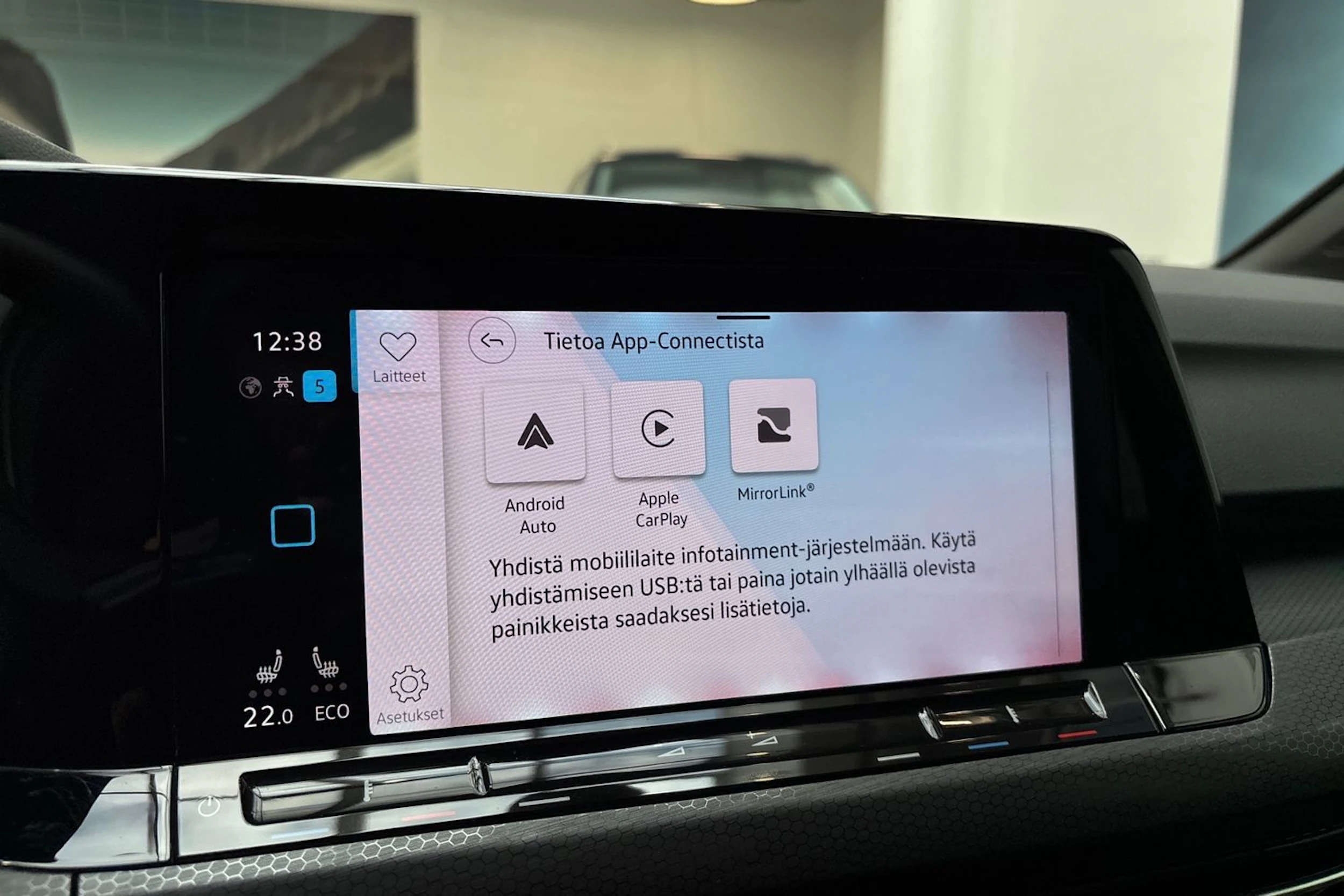 valkoinen Volkswagen Golf 2021 kuva 24.
