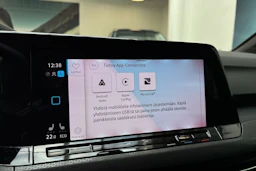 valkoinen Volkswagen Golf 2021 kuva 24.