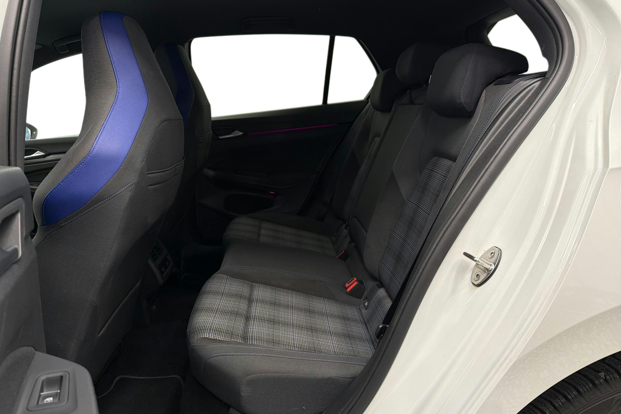 Valkoinen Volkswagen GOLF 2021 kuva 10.