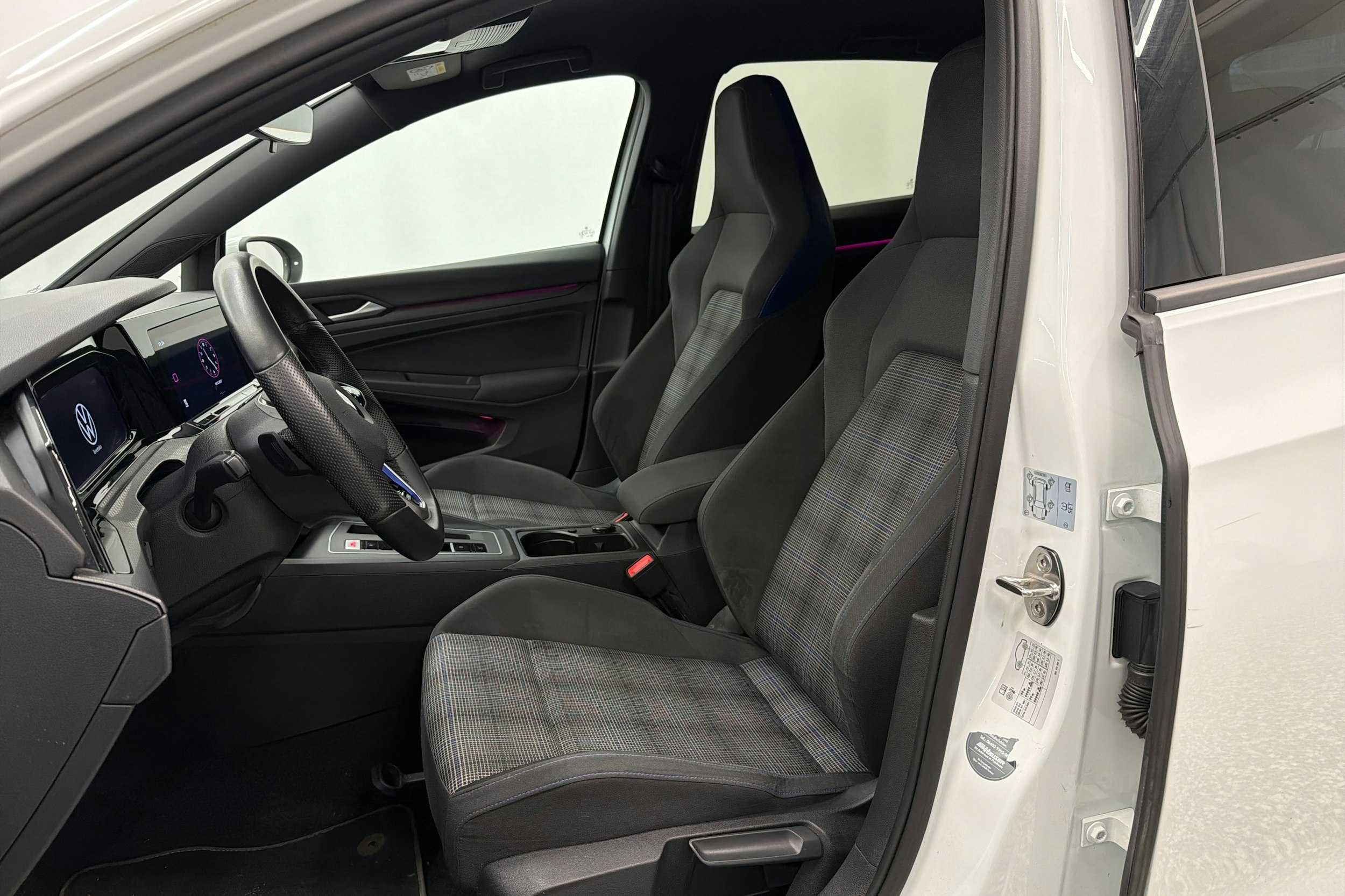 Valkoinen Volkswagen GOLF 2021 kuva 14.