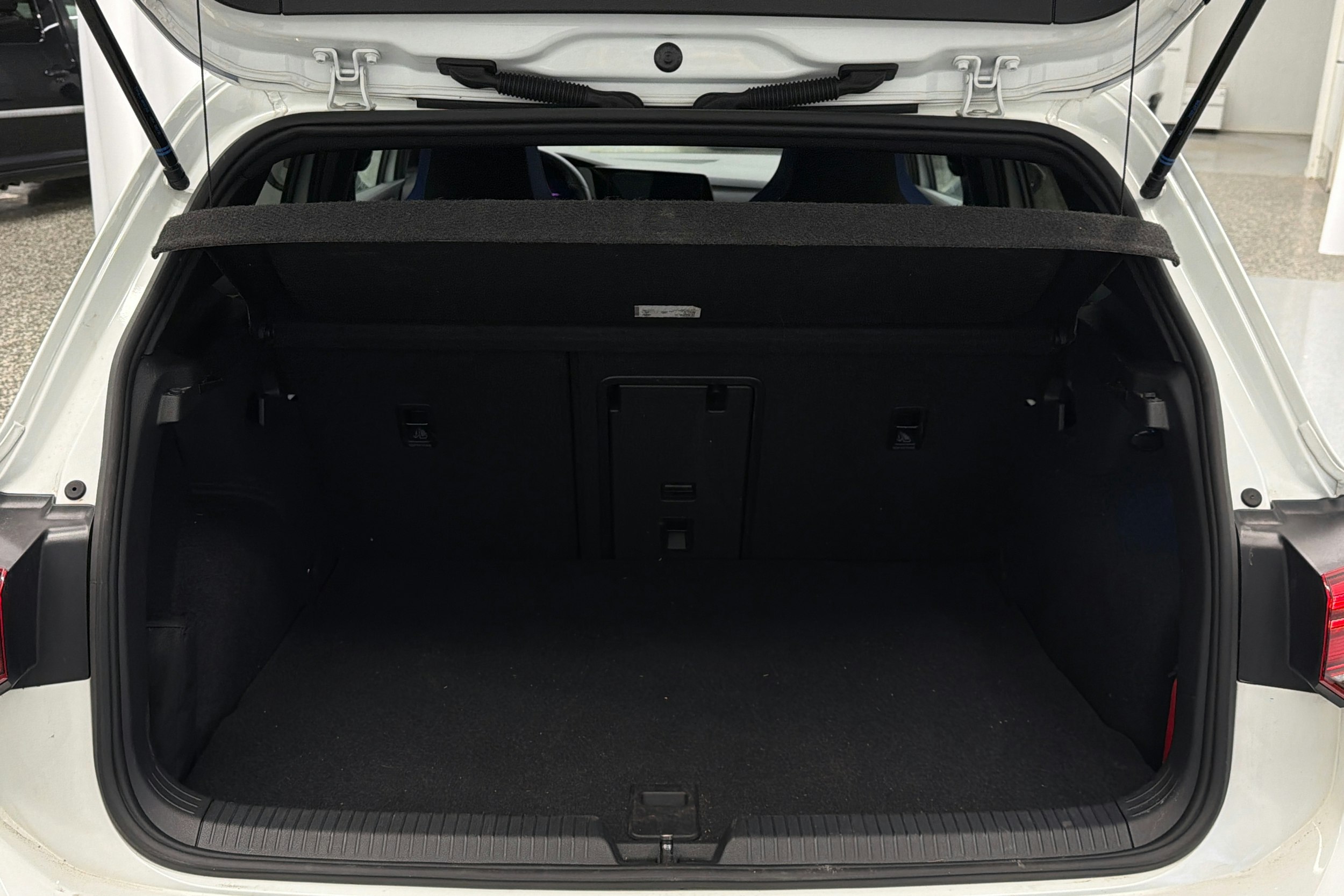 Valkoinen Volkswagen GOLF 2021 kuva 15.